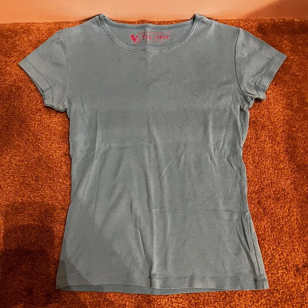 Lot of 2 womans t-shirts, Victoria's Secret Tee Shop and Moda International - Picture 4 of 5